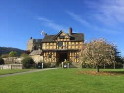 photo of a medieval manor house in England