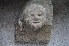 Stone Head Sculura