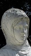 female sculpture in Vrysoulles
