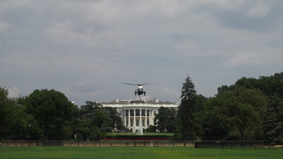 helicopter over white house in usa