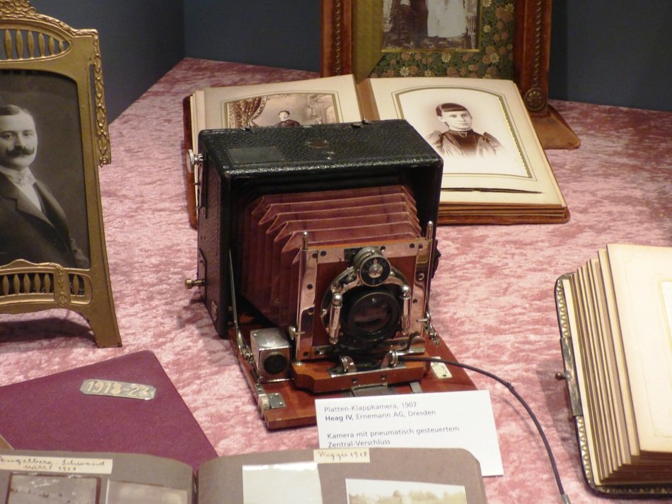 old-professional-camera-free-image-download