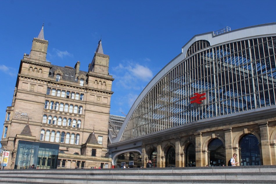 train station in liverpool