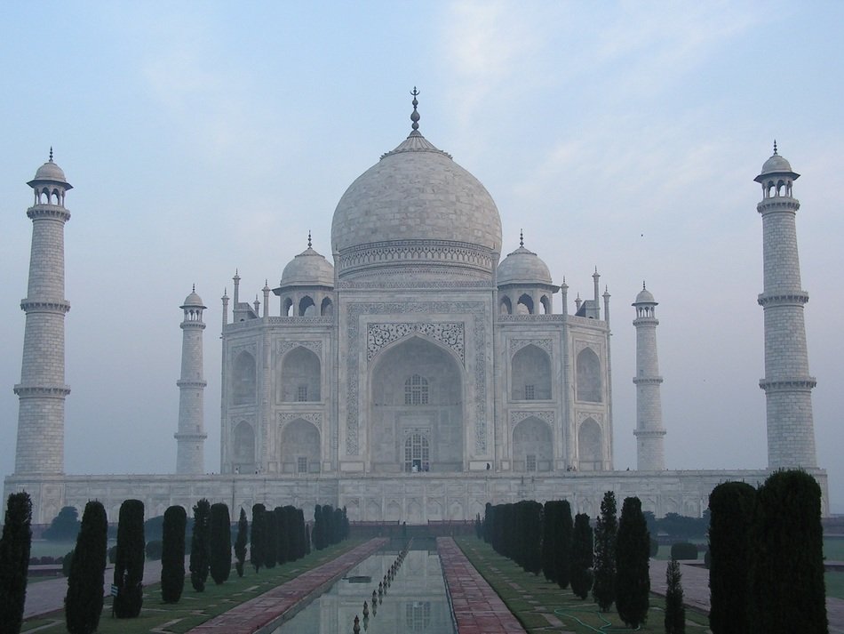 alley in front of taj mahal in india