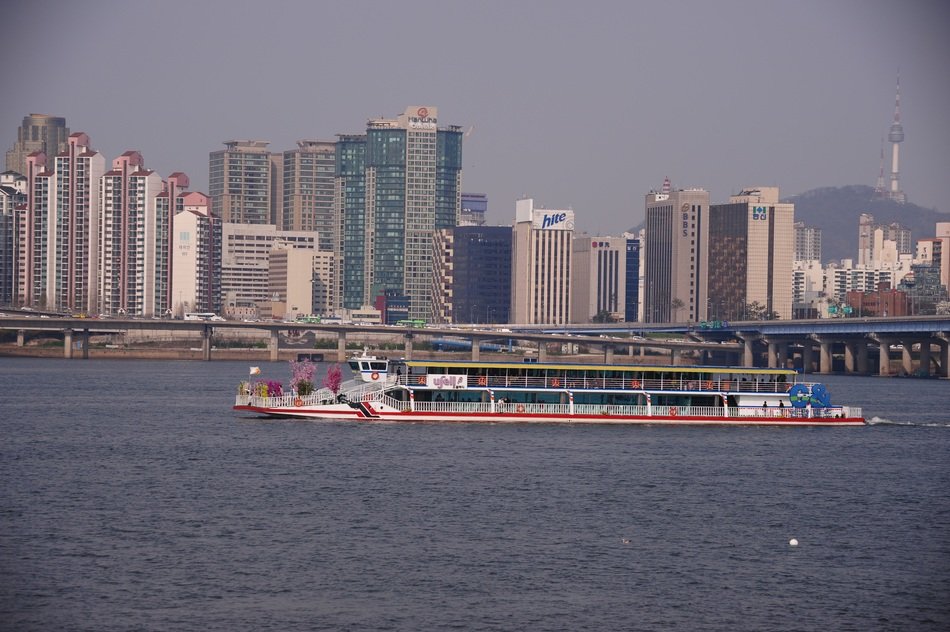 pleasure boat on the river Han