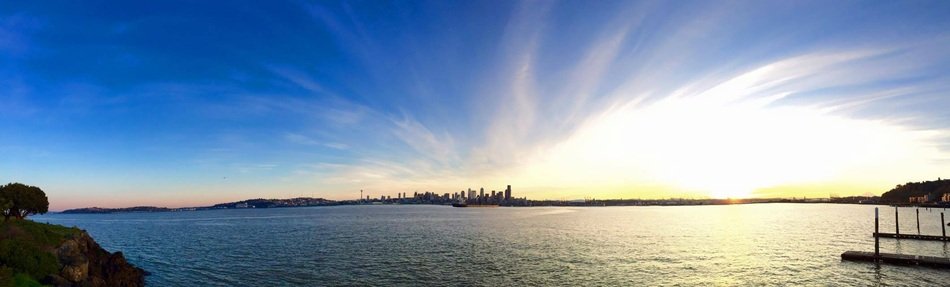 the bright rays of the sun over the horizon in seattle