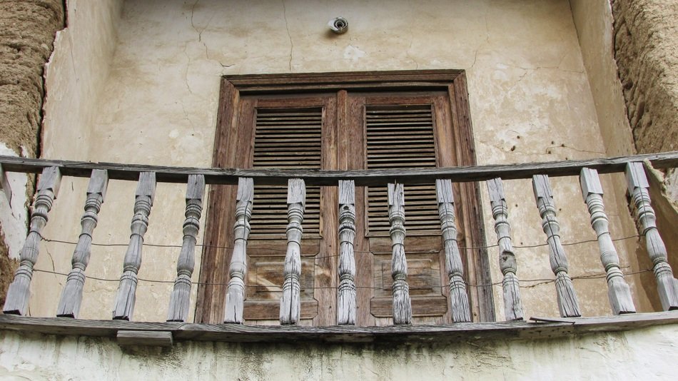 old damaged balcony in Athienou