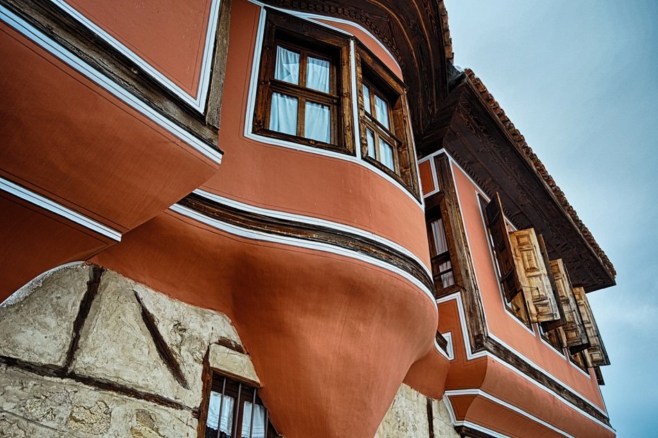 house with brown walls in bulgaria