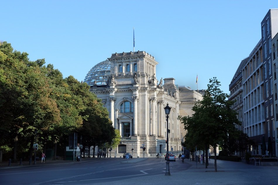 Bundestag to Berlin