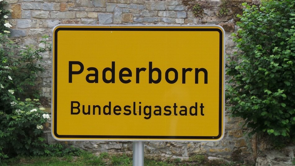 yellow sign with the inscription 'Paderborn'