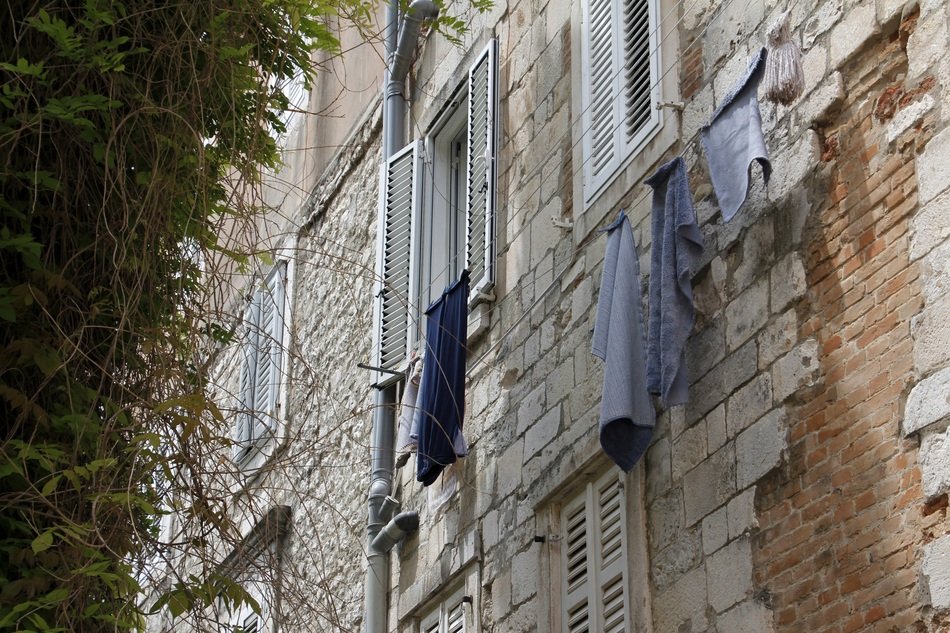 Laundry on the facade of the house