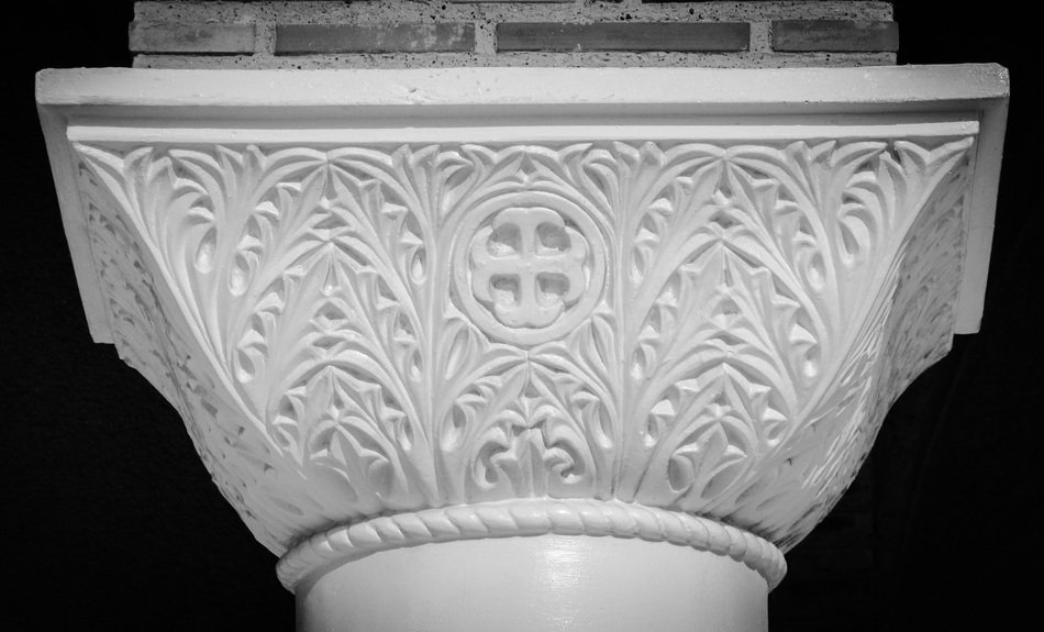 column with rezbeleniem in church