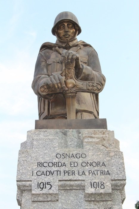 monument to soldiers in Osnago