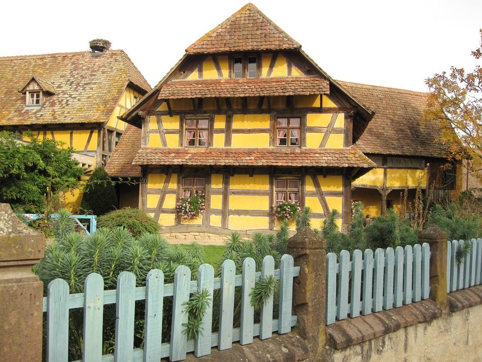 Yellow Fachwerkhaus with garden