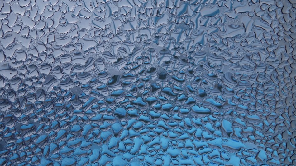 glass with droplets effect