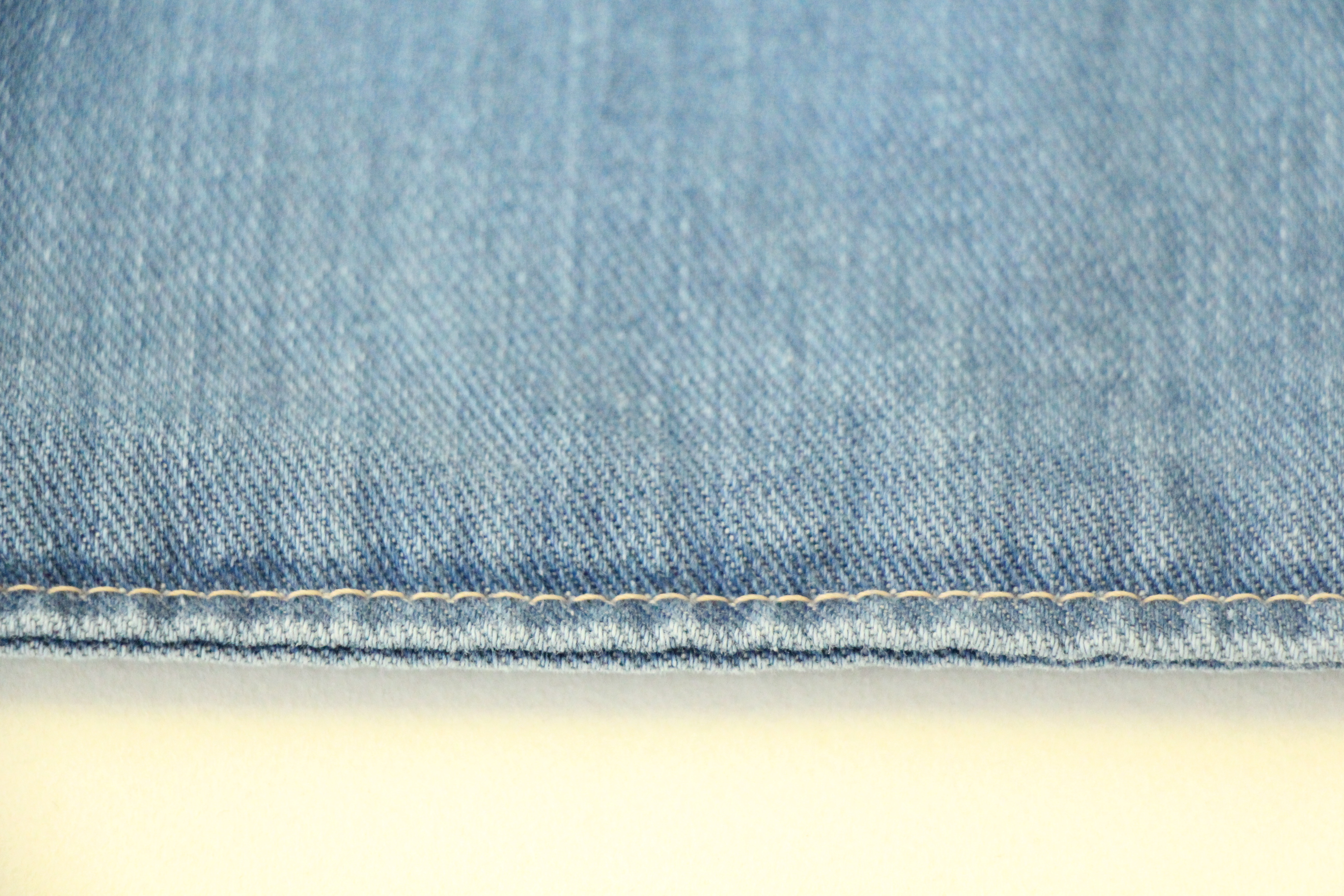 Кусок джинсовой ткани