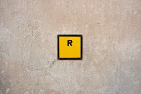 R Sign Symbol Text Icon