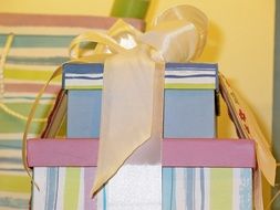 wallpaper with birthday gifts