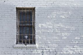 white brick wall with lattice window