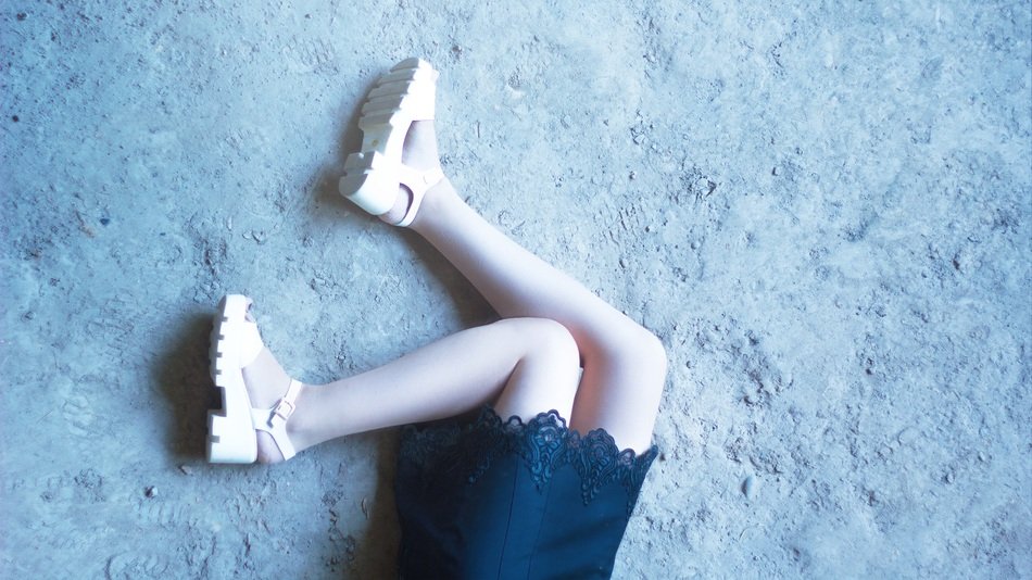 Feet Girls Girl In Dress Hair