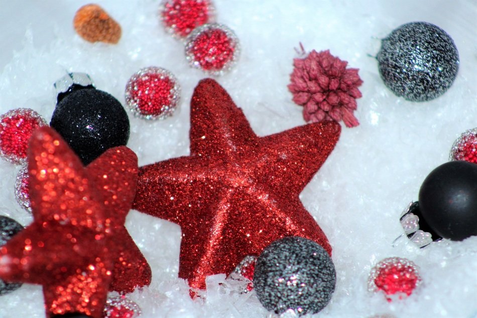 wallpaper with beautiful Christmas decorations