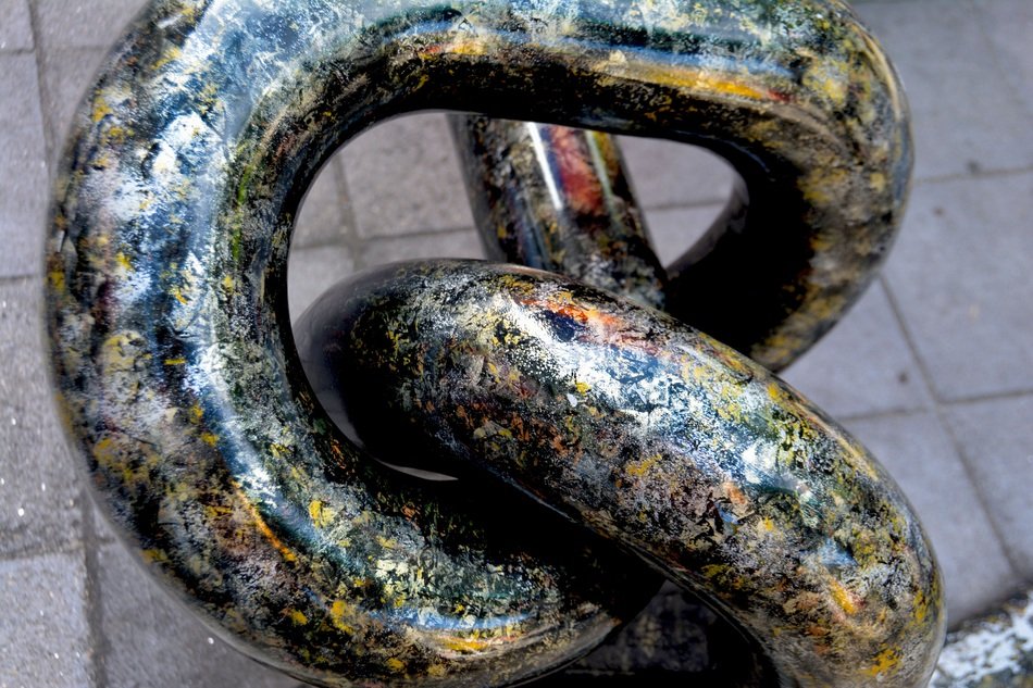 Sculpture Twisted Chain Grunge