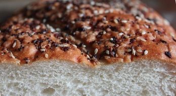 bread with seeds