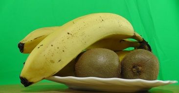 plate with kiwi and banana