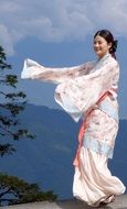photo of japanese dancer in kimono