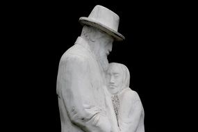 Statue Man and Woman