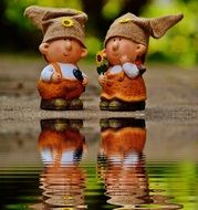 Pair small figurines