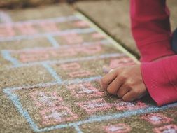 the pattern of squares on the pavement