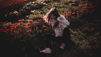 pregnant woman posing with flowers