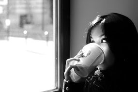 Black and white photo of the coffee drinking woman