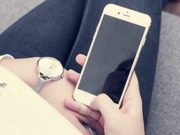 phone in woman's hand