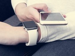 synchronization of iPhone and iwatch