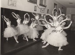 1940 vintage photo of ballerinas training