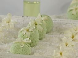 mint bath balls