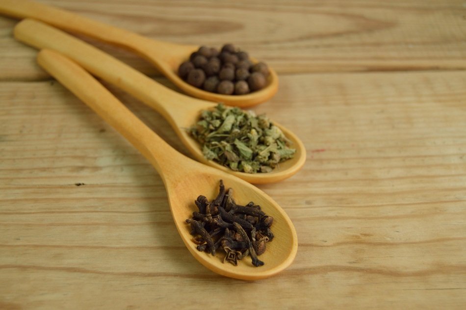 Spice Spoon Wood Approach