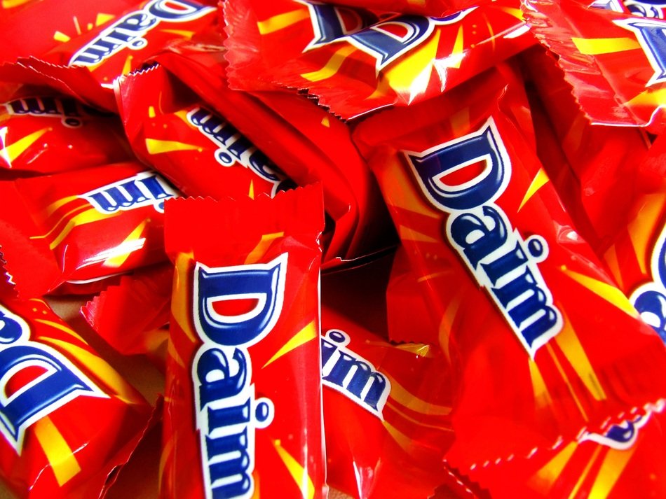 Background Chocolate Daim Bar