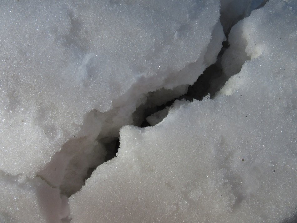 Snow Column Crack Sparkle