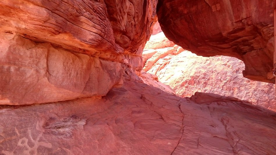 Background Image Rock Red