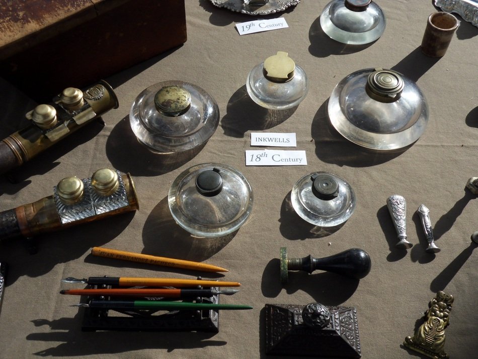inkwells and feathers on the table