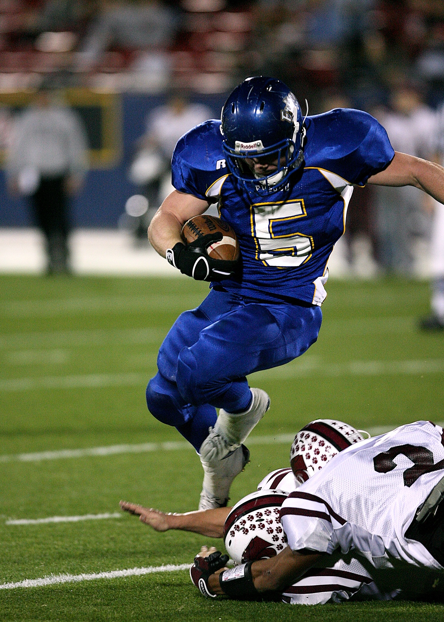 American football game on green grass free image download