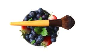 Brush Cosmetic and berry