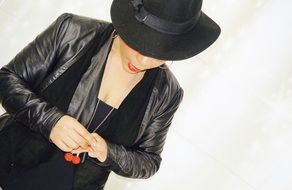 model in black clothes and hat