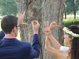 wedding couple near a big tree