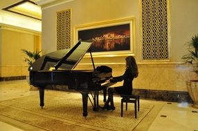 woman playing piano in Emirates Palace palace