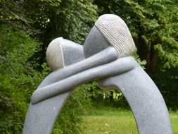 kissing couple, modern Sculpture in park