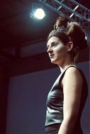 model presentating hairstyle