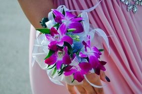 purple flowers on the brideâs girlfriendâs hand